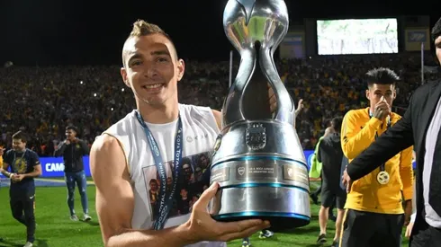 Marco Ruben levantando la Copa Argentina 2018.
