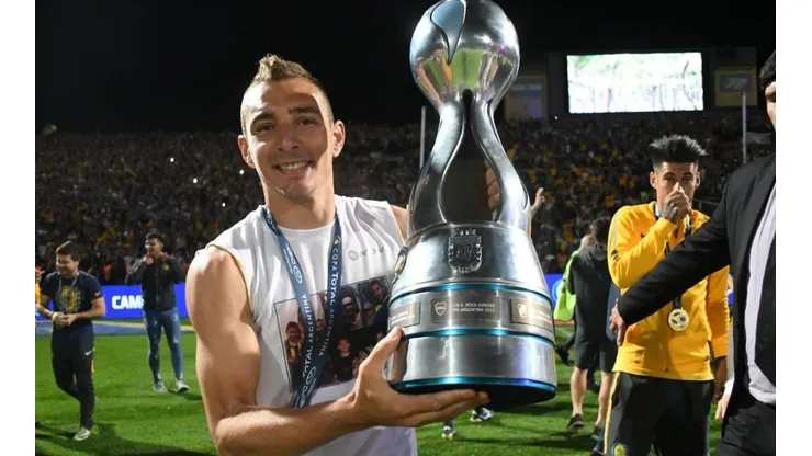 Marco Ruben levantando la Copa Argentina 2018.