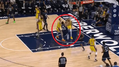 Karl-Anthony Towns destroza a JaVale McGee con una clavada