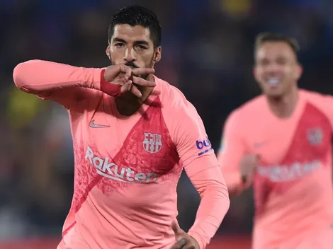 Ni en la play se puede hacer eso: Suárez acaba de meter un gol de locos