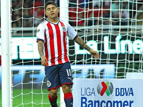 Chofis entró de cambio, luego salió y en las redes lo destruyeron