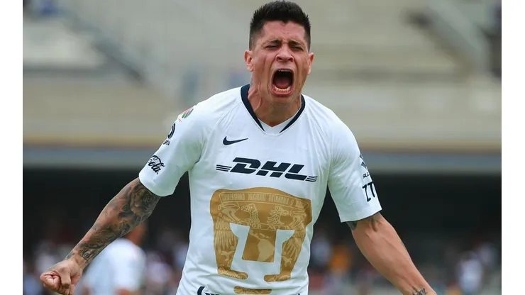 Iturbe duró cinco minutos en la cancha y los de Pumas ya se hartaron de él