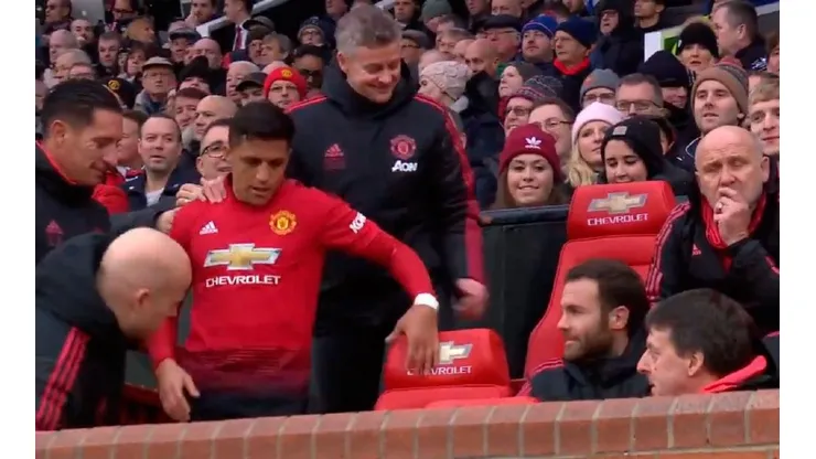 Alexis Sánchez se sentó en donde no debía.