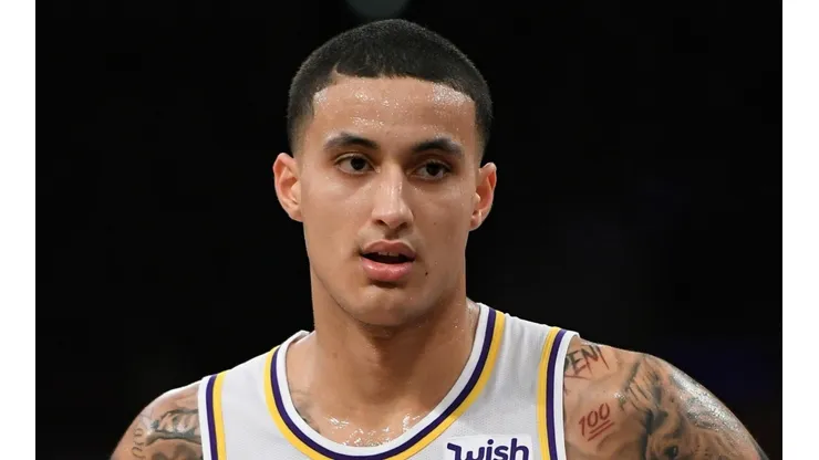 Más lesiones para los Lakers: Kyle Kuzma sufre contusión de espalda y deberá ser evaluado