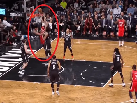 Otro más a la lista: Jarrett Allen bloquea a Anthony Davis