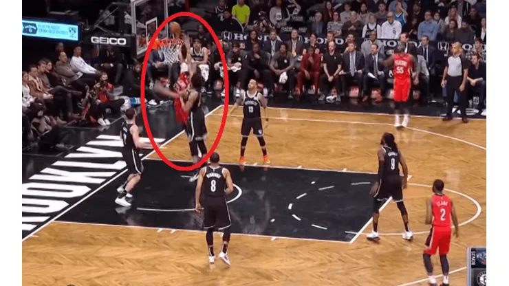 Otro más a la lista: Jarrett Allen bloquea a Anthony Davis