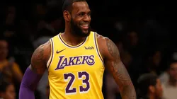 LeBron James sigue recuperándose y ya entrena su tiro con los Lakers