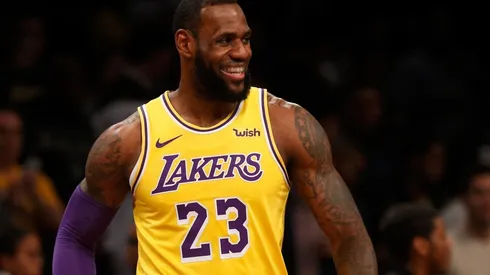 LeBron James sigue recuperándose y ya entrena su tiro con los Lakers