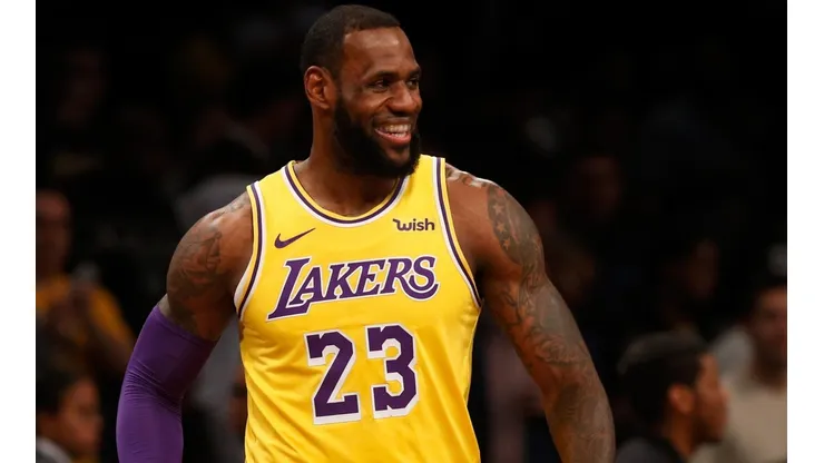LeBron James sigue recuperándose y ya entrena su tiro con los Lakers