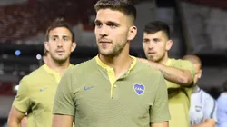 De rojo y blanco: Ajax le dio la bienvenida a Lisandro Magallán