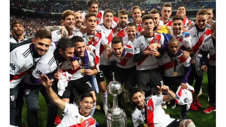 No les dan respiro: los hinchas de River cargaron sin piedad a Boca en el cierra del 2018