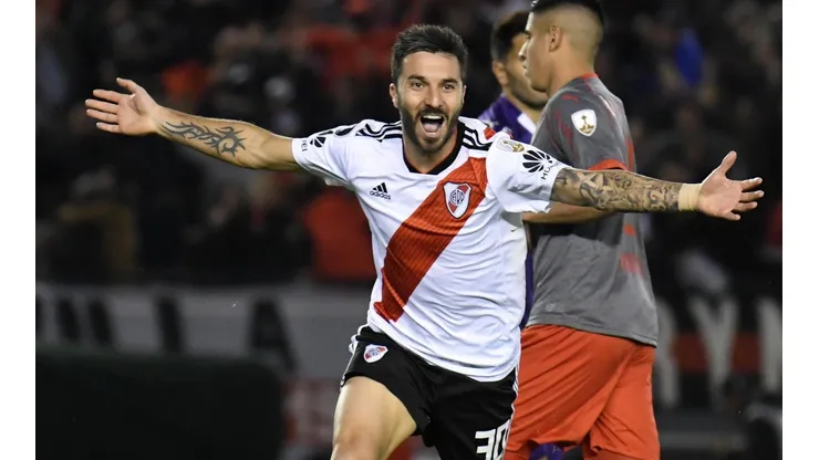 Scocco sigue de fiesta: brindó por la llegada del 2019 con la Libertadores al lado