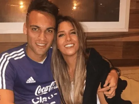 Lautaro Martínez y su novia viajan bien apretaditos en avión