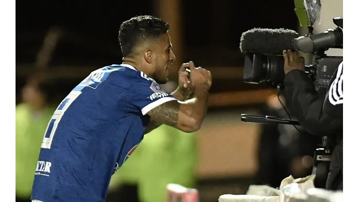Carrillo se metió en el podio de los mejores goles de la Libertadores