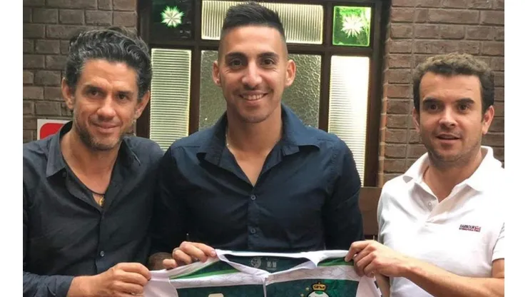 La primera imagen de Javier Correa con la ropa oficial de Santos