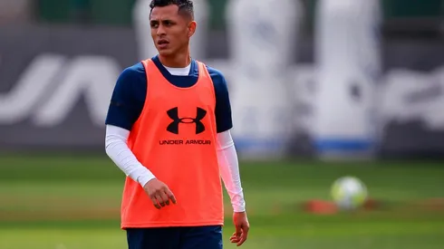 Yotún en su primera práctica con Cruz Azul.