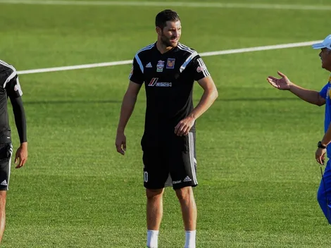 La broma más cruel: Gignac y Pizarro le hundieron la cara en la torta al utilero por su cumpleaños
