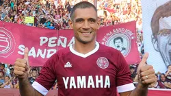 Sand volvió a Lanús y lo recibieron como a un dios