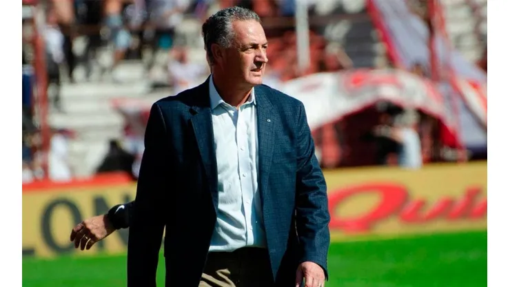 BUSCA REFUERZOS. Gustavo Alfaro apunta a dos puestos en el once de Boca.