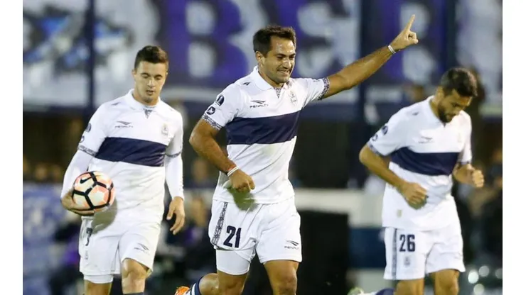 Rinaudo vistiendo los colores de Gimnasia.