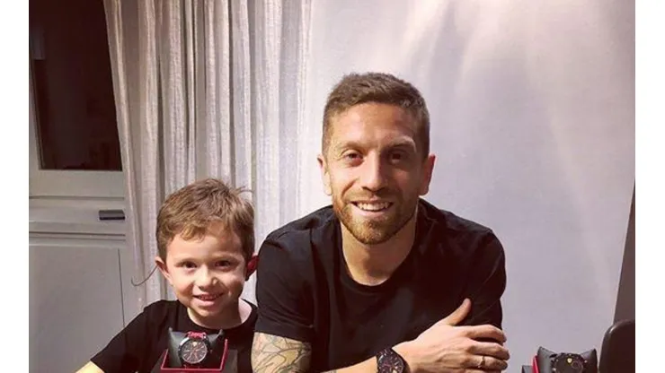 El sueño del pibe: el hijo del Papu Gómez metió foto con dos cracks de la Juventus