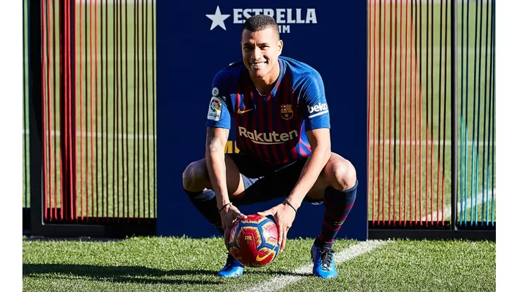 A Murillo no le fue sencillo controlar el balón sobre el césped del Camp Nou