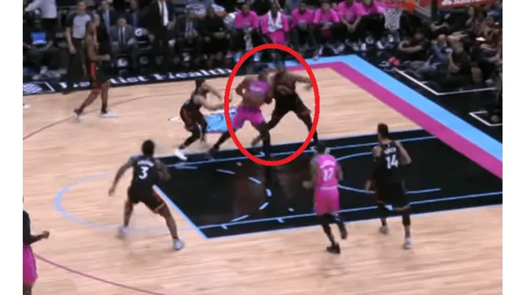 Hassan Whiteside pone a Serge Ibaka en un póster con la volcada de la noche
