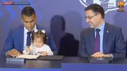 En plena presentación, la hija de Murillo se robó las miradas de todos y firmó su contrato