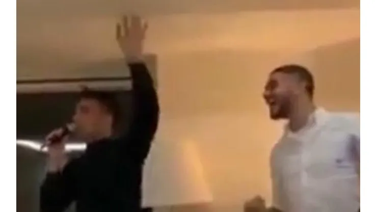 Para que disfruten Wanda y Agustina: Mauro y Lautaro festejaron navidad cantando cumbia