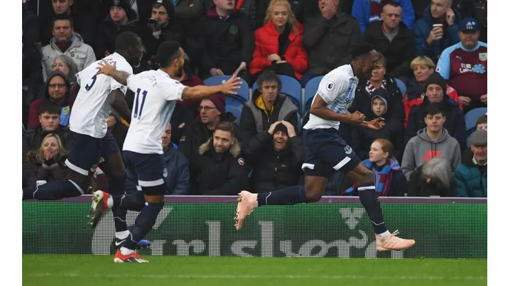 Yerry Mina saltó más que todos e hizo su primer gol en Europa