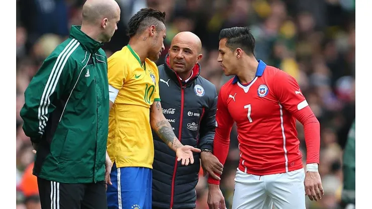 Sampaoli junto a Alexis Sánchez y Neymar, ídolo del Santos.
