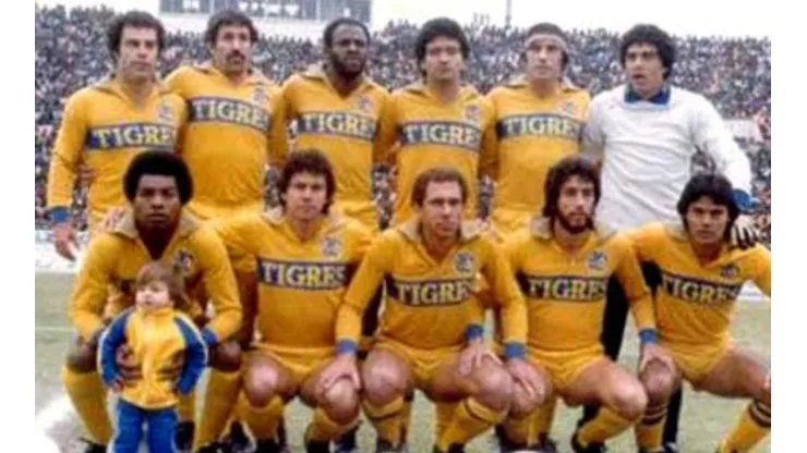 Tigres recordó su título de 1982 con el trofeo para sus fanáticos