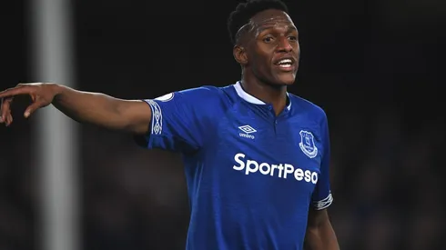 La pesadilla de Yerry Mina en Everton llegó a las tribunas