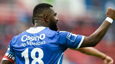 Santiago García festeja un gol en Godoy Cruz.