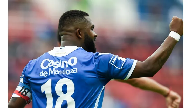 Santiago García festeja un gol en Godoy Cruz.