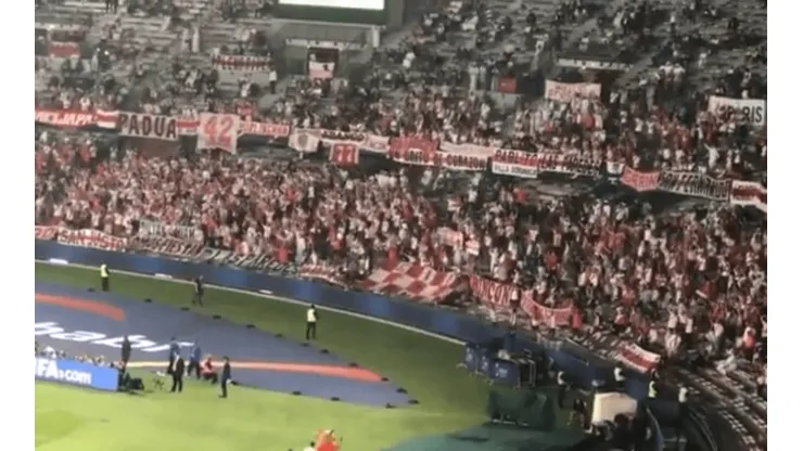 Foto de la hinchada de River en el estadio.