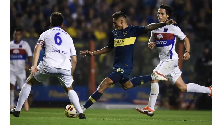 Foto del volante de Boca ante Tigre.