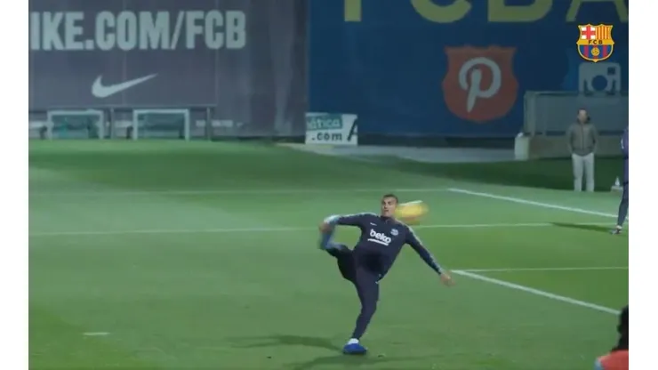 Murillo se presentó en Barcelona con un golazo de volea