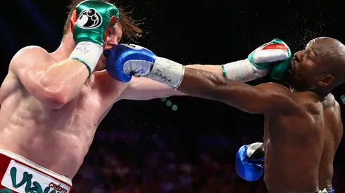 Mayweather siempre lo busca a Canelo.