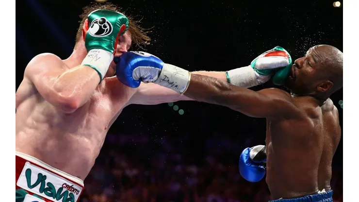 Mayweather siempre lo busca a Canelo.