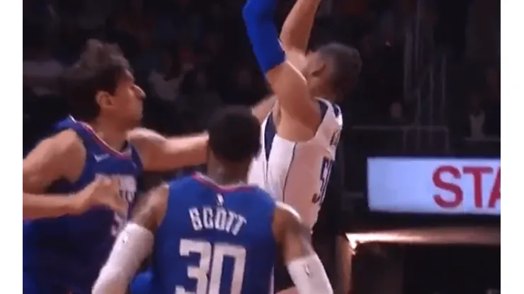 Boban Marjanovic le da una bofetada a Salah Mejri por error