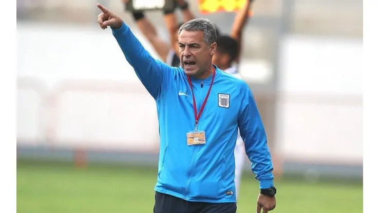 Alianza Lima contratará a dos laterales de la Selección de Perú