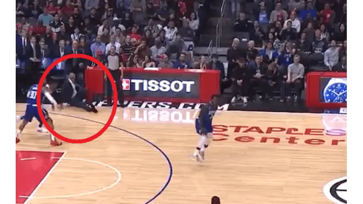 Doc Rivers se cae de trasero al tratar de discutir con un árbitro