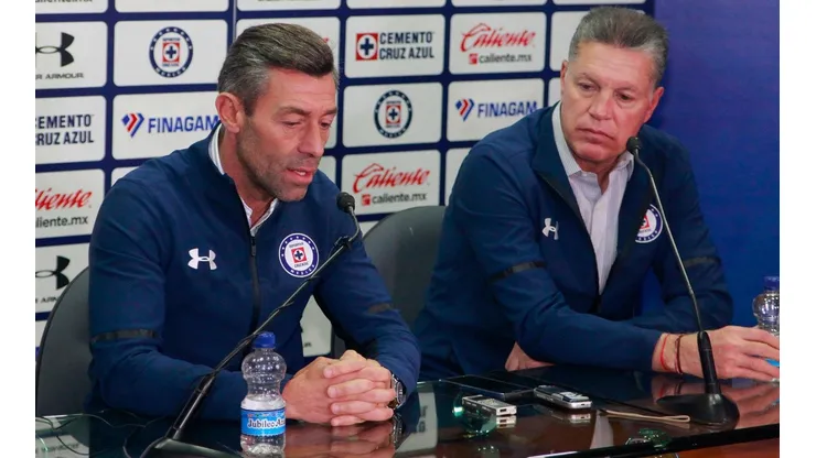 Caixinha le pegó a Montoya.