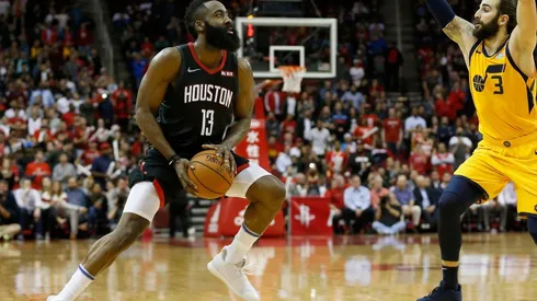 NBA admite que se equivocó con una polémica jugada de James Harden