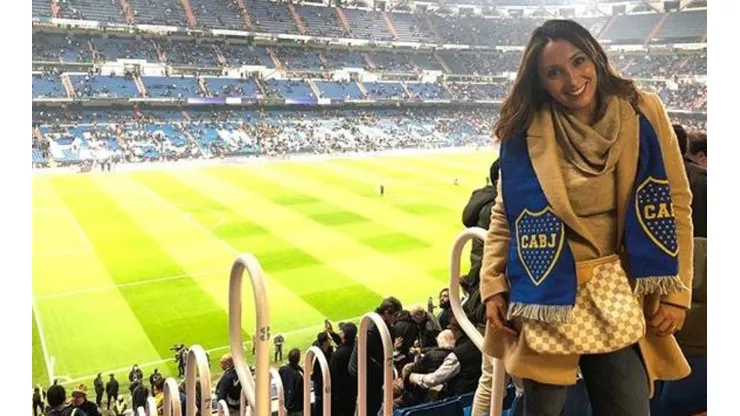 La mujer de Dario Benedetto en el Santiago Bernabéu.