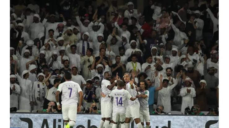 La hinchada del Al Ain desplegó una gran bandera