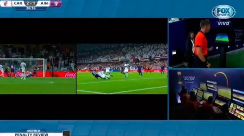 El árbitro no consideró que Palacios tocó la pelota con la mano.