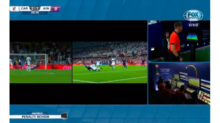 El árbitro no consideró que Palacios tocó la pelota con la mano.