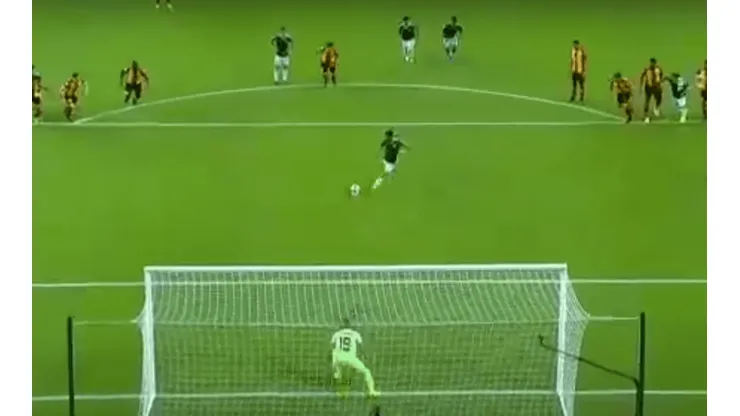 Gol de penal de Chivas en el Mundial de Clubes.
